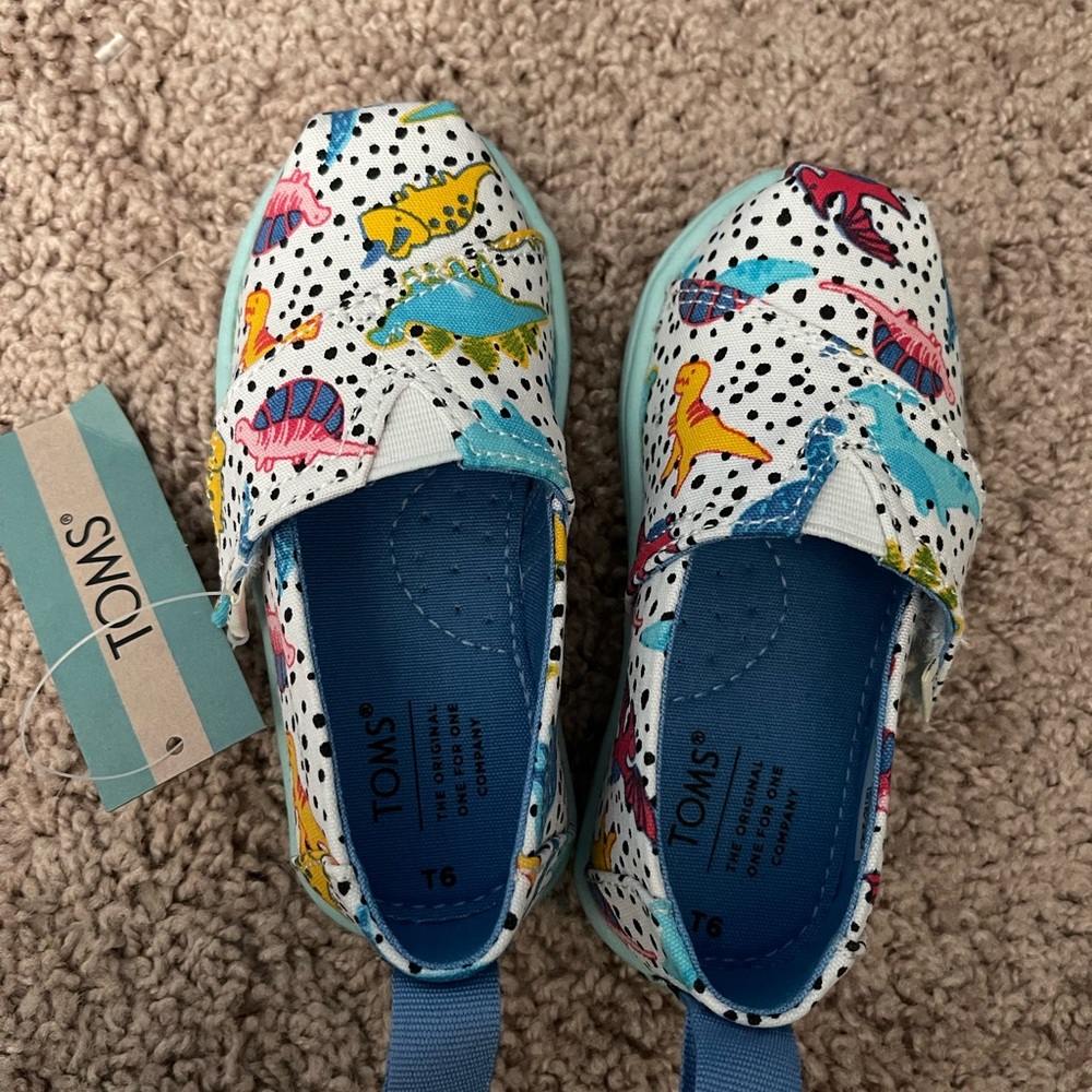 Tom’s toddler size 6 brand new in box dinosaur print
